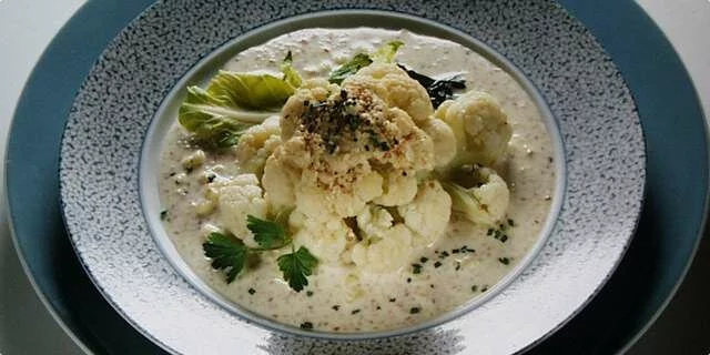 Cauliflower with sesame sauce